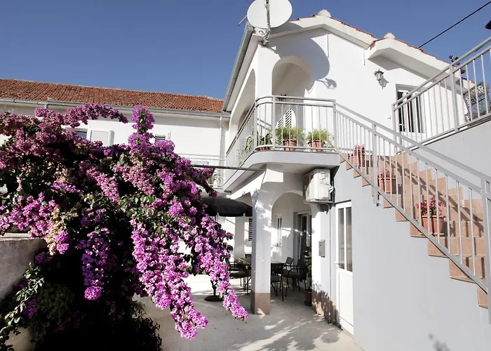 Apartments Vaska